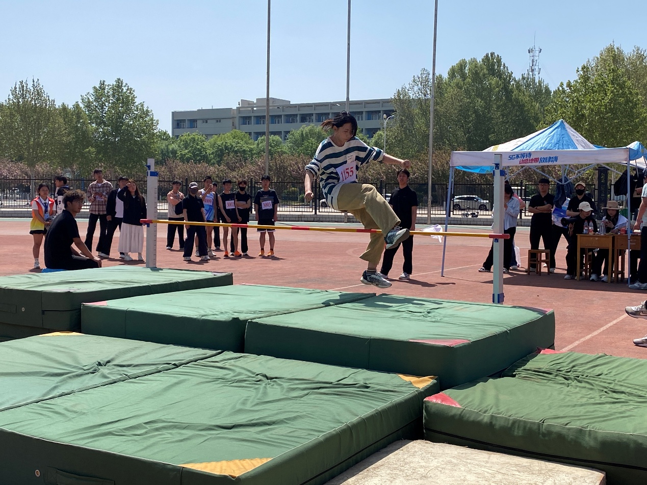 运动员们在比拼中发挥出非凡的自我