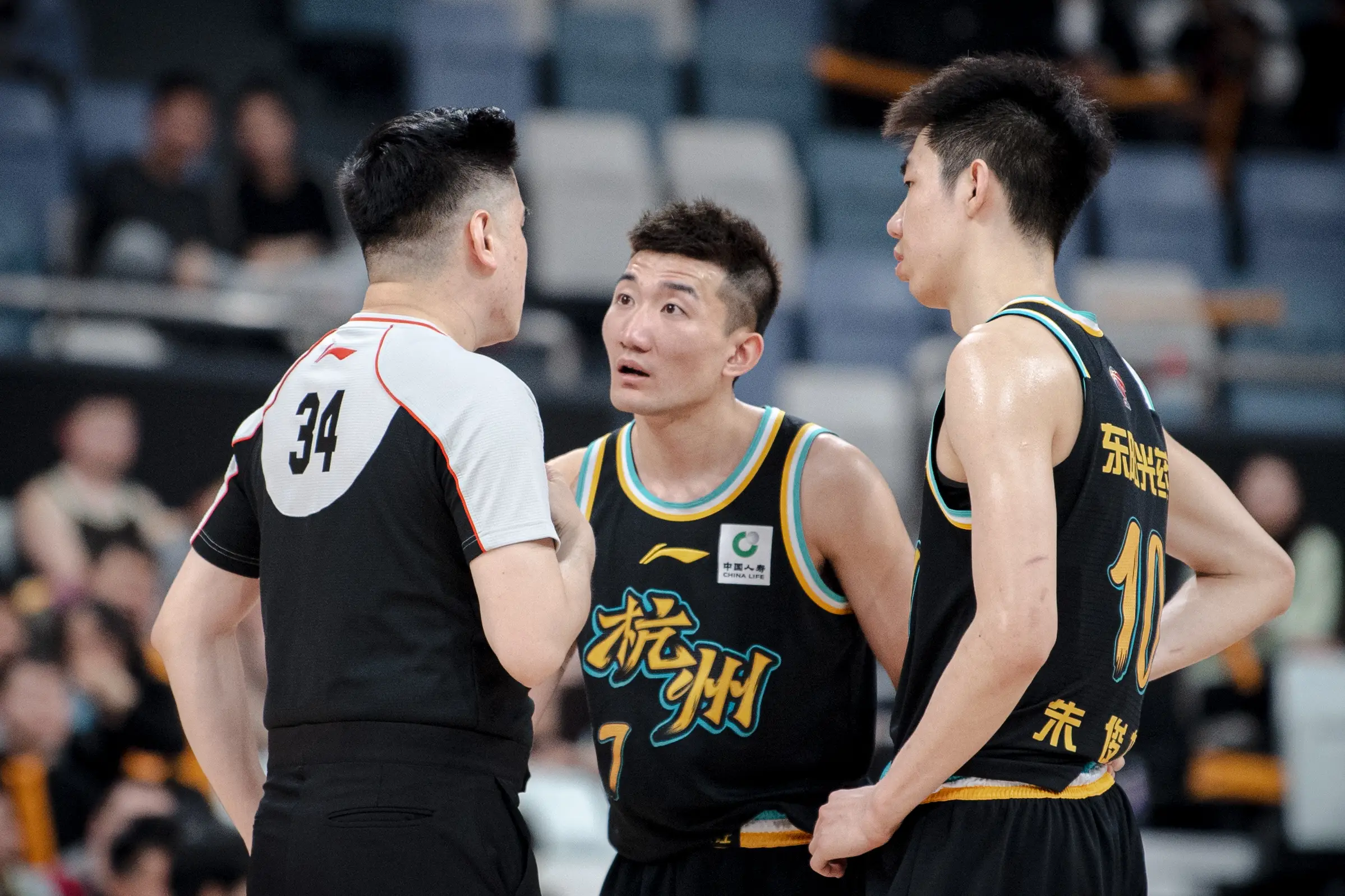 关于山东队再现逆转，险胜对手取得连胜的信息