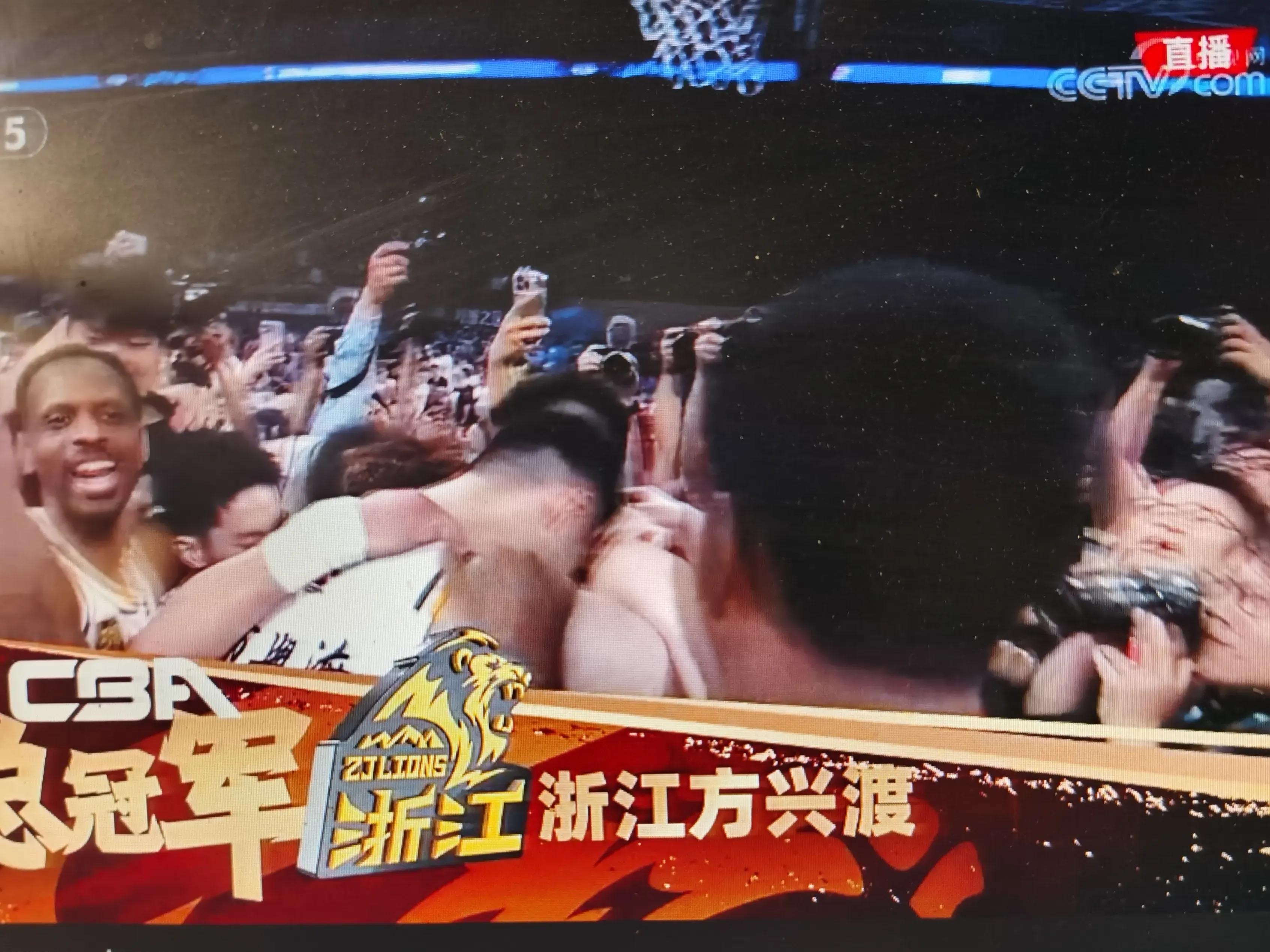 浙江男篮击败四川队，豪取胜利