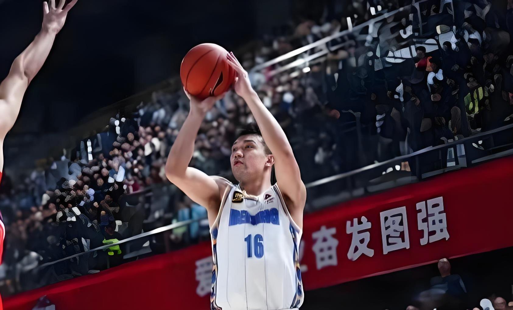 关于球队在关键时刻迎来奇兵，带领球队获胜的信息