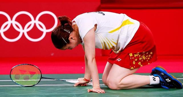 韩国队翻盘日本队，黄鸭组合点燃赛场