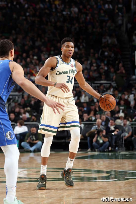 四川队力克辽宁队,字母哥刷新纪录 四川队力克辽宁队,字母哥刷新纪录