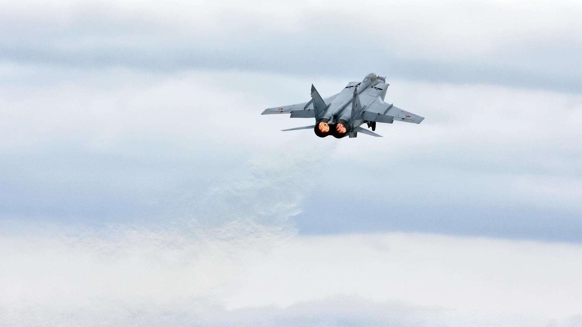 当沉默的鹰隼亮出利爪，布克第三节的生死12分钟