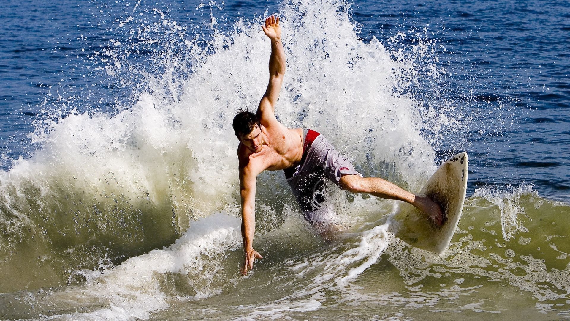 武切维奇关键先生显神威，独行侠力克吉林队晋级震撼篮球界